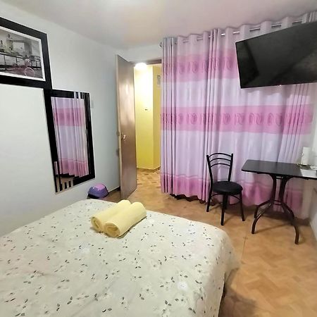 Right Across From The Airport - Free Shuttle - A Y J Familia Apartment Lima Exterior photo