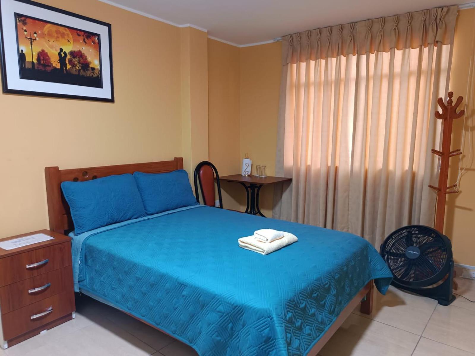 Right Across From The Airport - Free Shuttle - A Y J Familia Apartment Lima Room photo