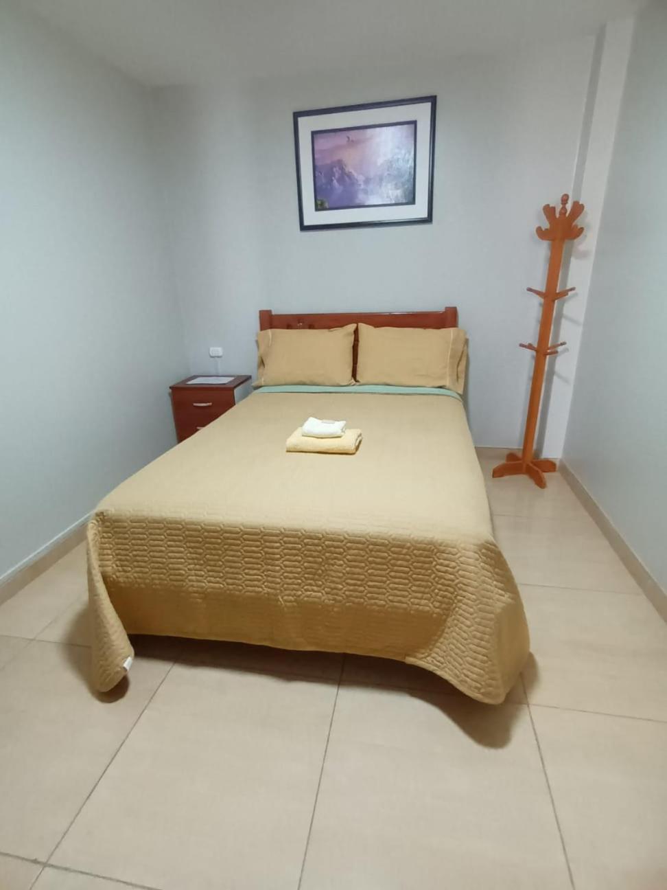 Right Across From The Airport - Free Shuttle - A Y J Familia Apartment Lima Exterior photo