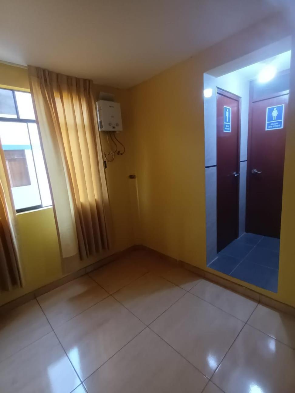 Right Across From The Airport - Free Shuttle - A Y J Familia Apartment Lima Room photo