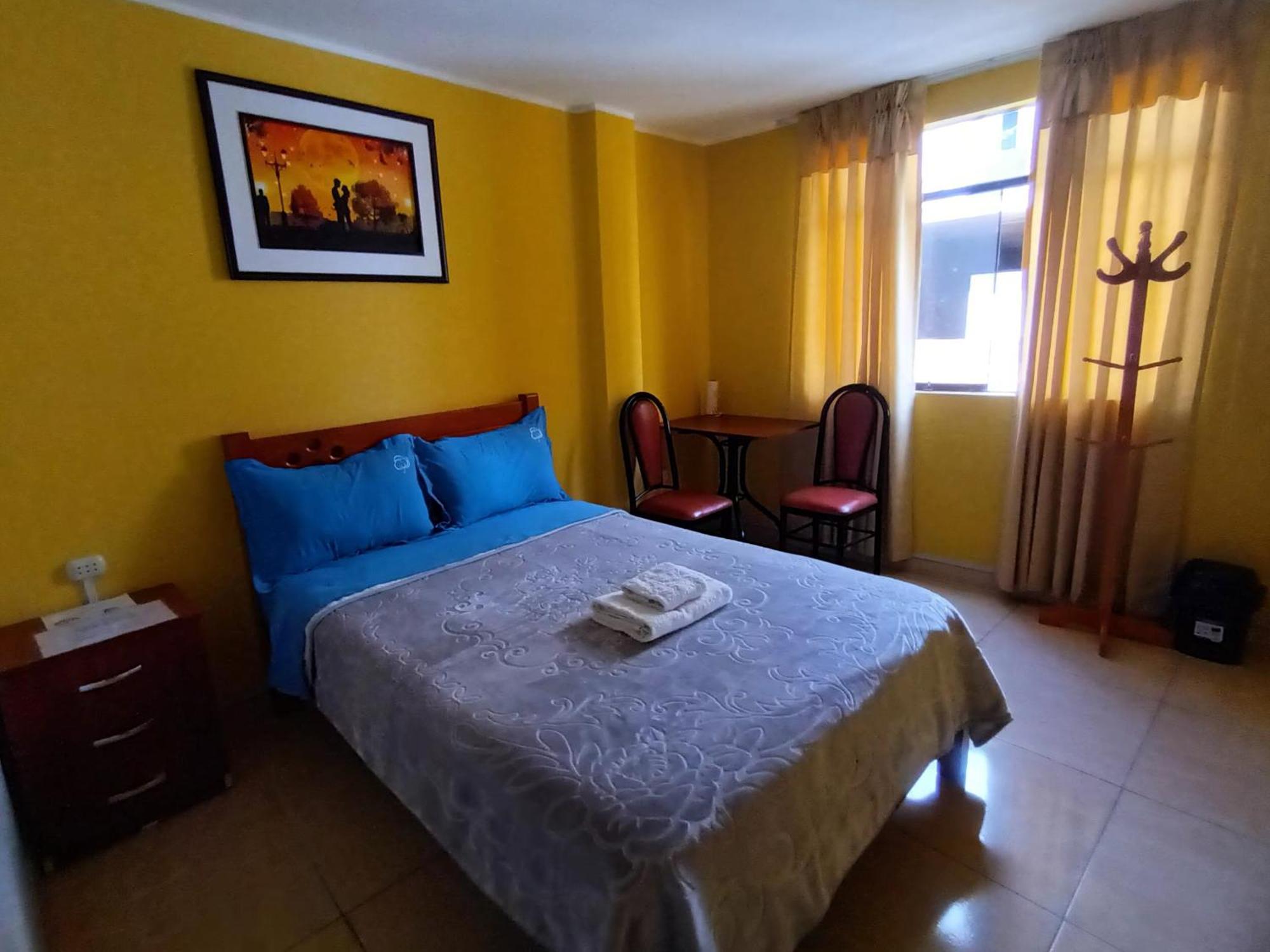 Right Across From The Airport - Free Shuttle - A Y J Familia Apartment Lima Room photo