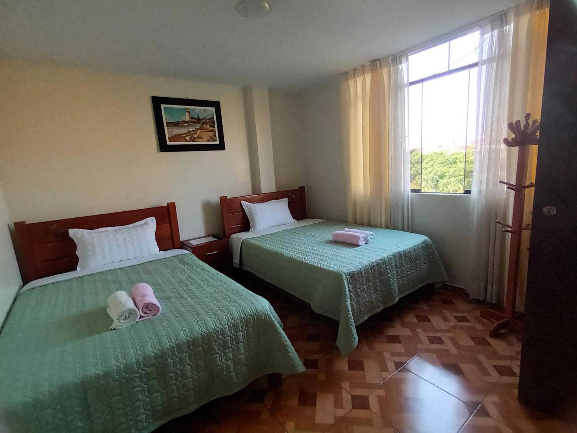 Right Across From The Airport - Free Shuttle - A Y J Familia Apartment Lima Room photo