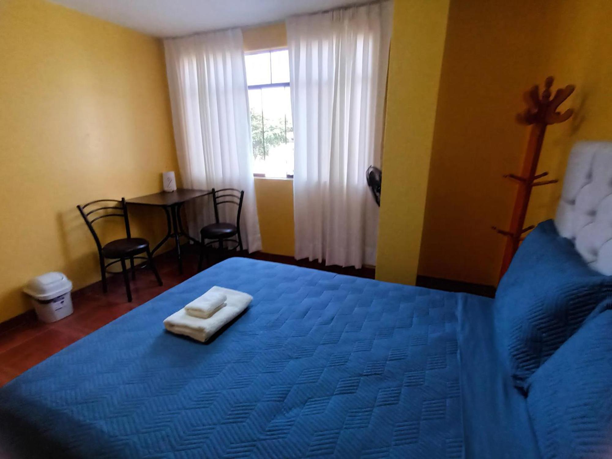 Right Across From The Airport - Free Shuttle - A Y J Familia Apartment Lima Room photo