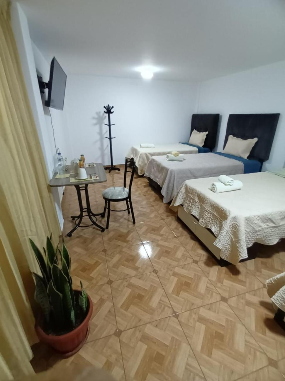 Right Across From The Airport - Free Shuttle - A Y J Familia Apartment Lima Exterior photo