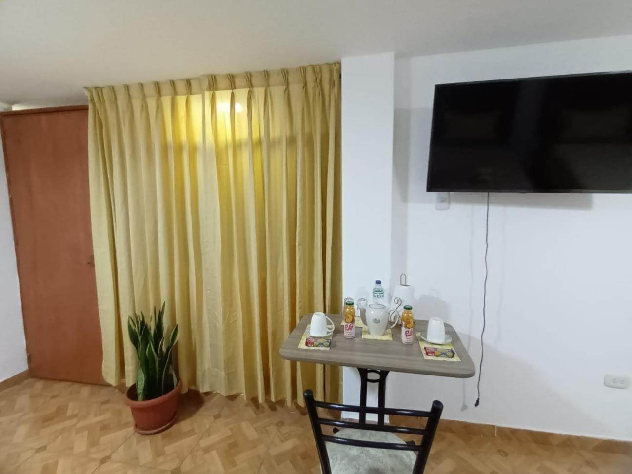 Right Across From The Airport - Free Shuttle - A Y J Familia Apartment Lima Exterior photo