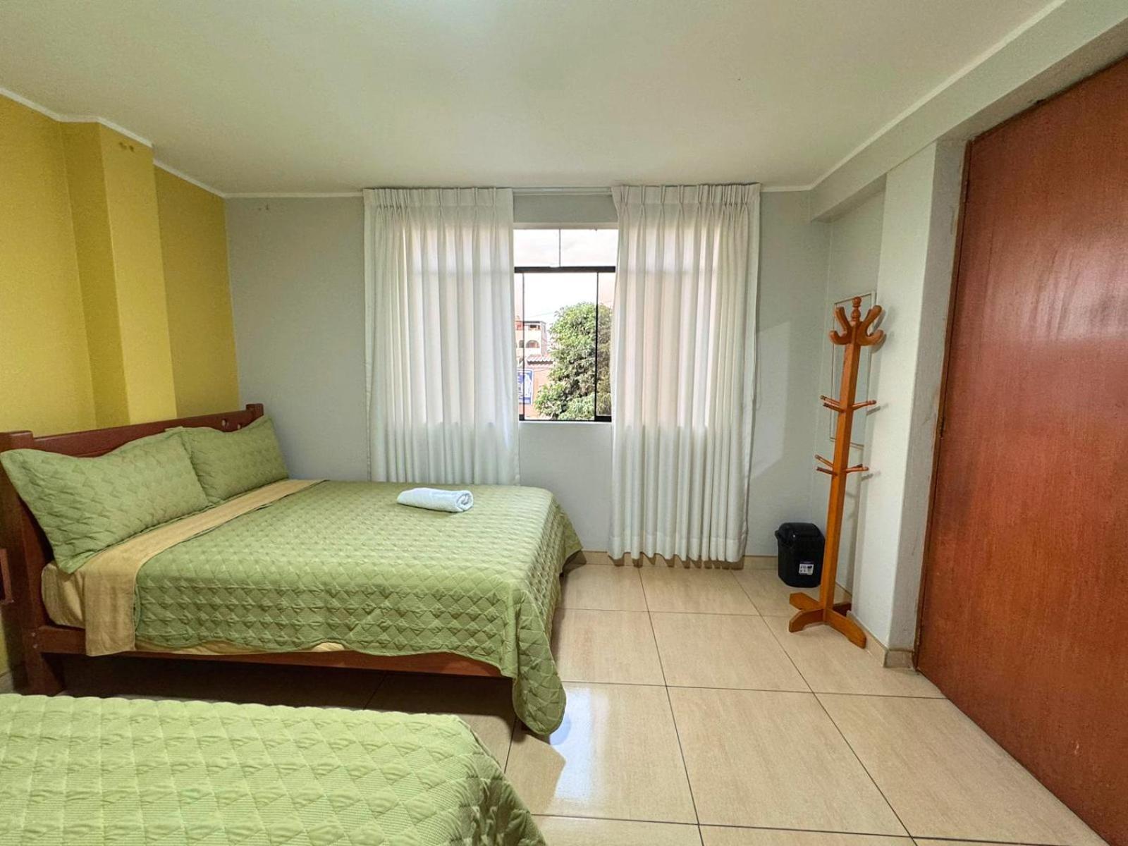 Right Across From The Airport - Free Shuttle - A Y J Familia Apartment Lima Exterior photo