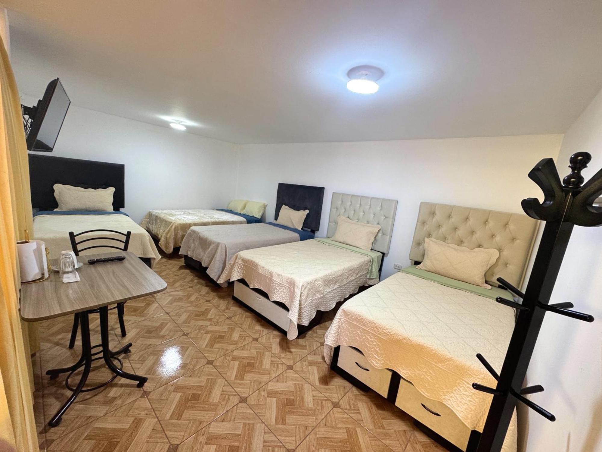 Right Across From The Airport - Free Shuttle - A Y J Familia Apartment Lima Exterior photo