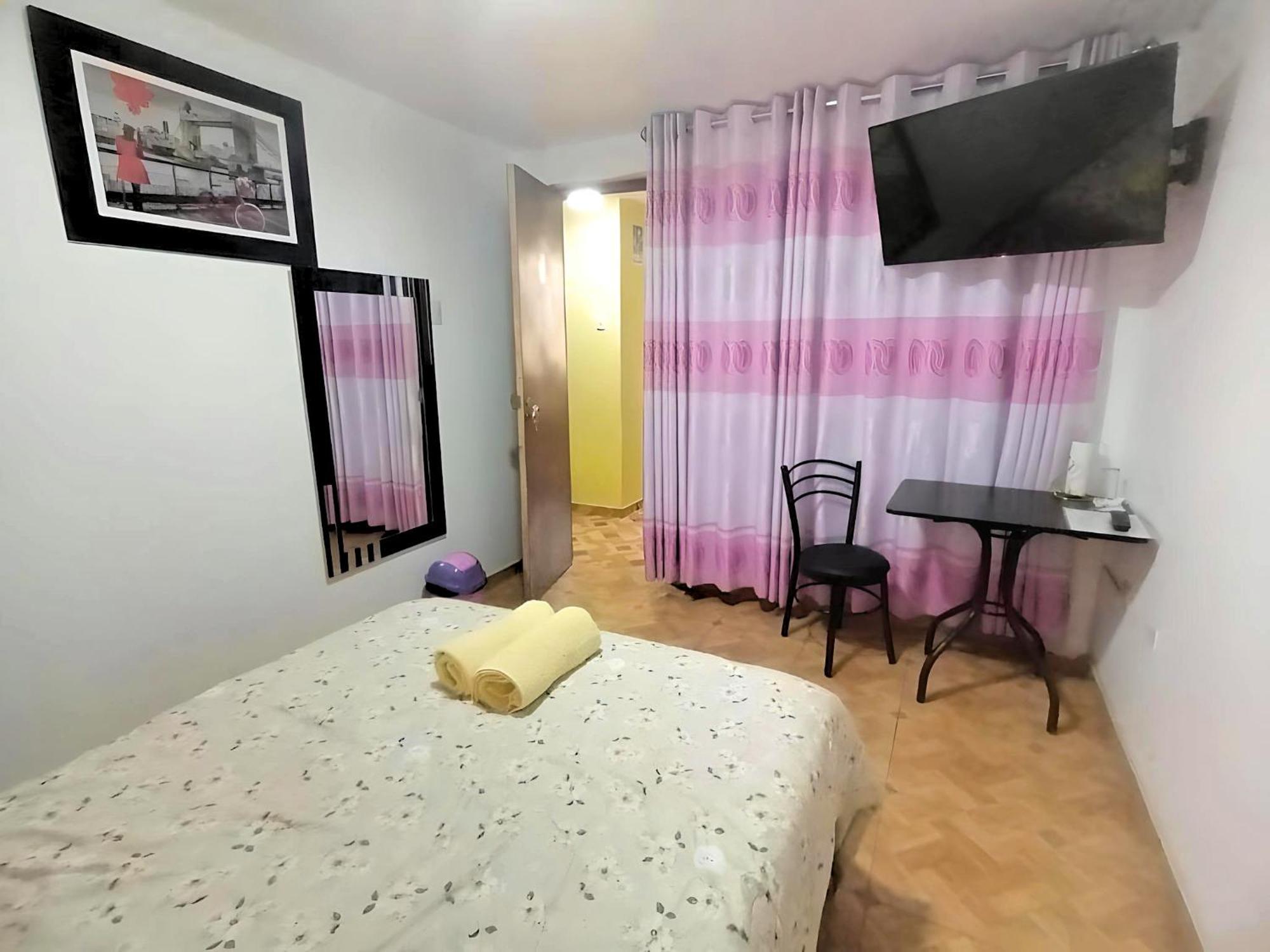 Right Across From The Airport - Free Shuttle - A Y J Familia Apartment Lima Exterior photo