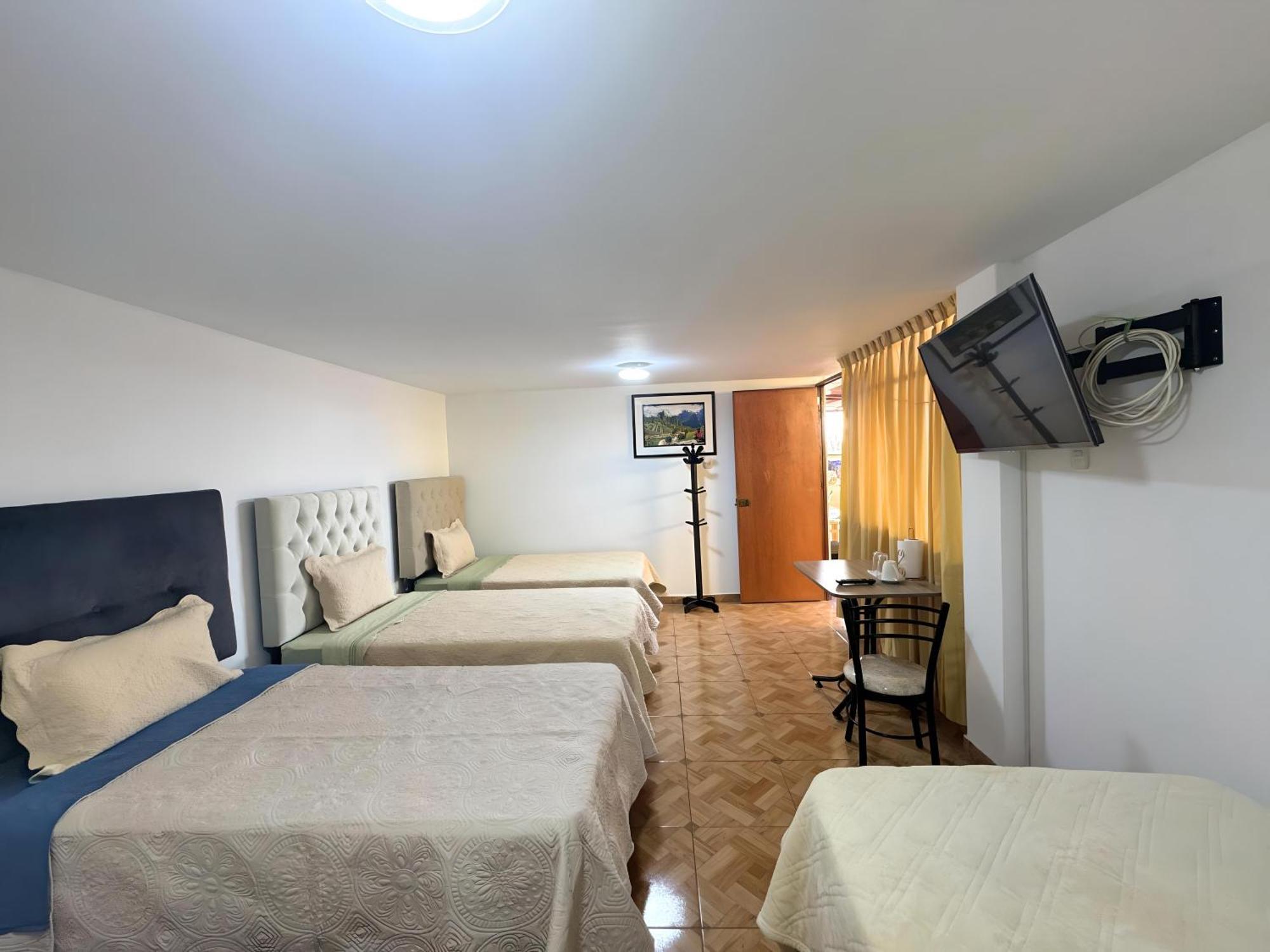 Right Across From The Airport - Free Shuttle - A Y J Familia Apartment Lima Exterior photo