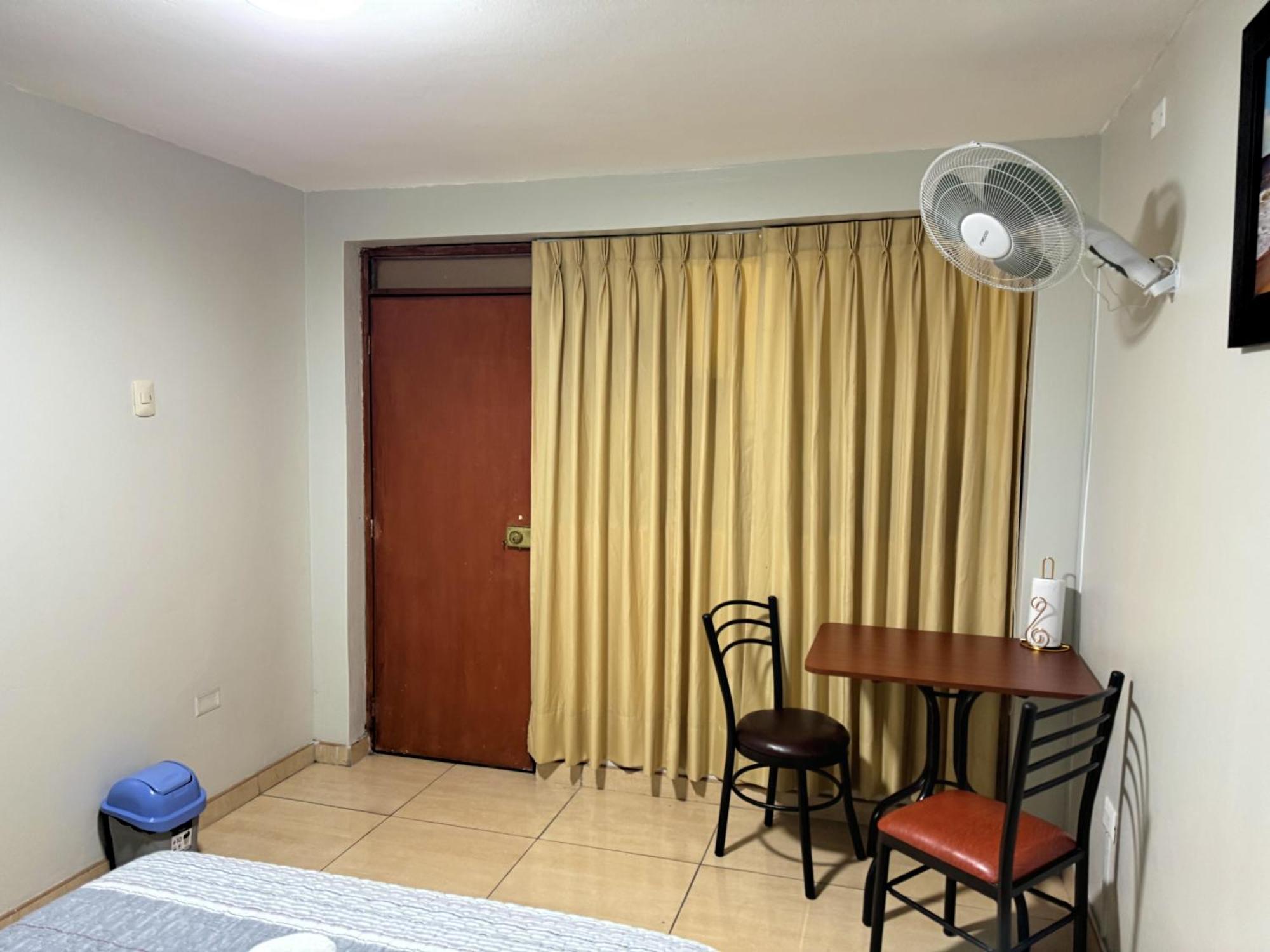 Right Across From The Airport - Free Shuttle - A Y J Familia Apartment Lima Exterior photo